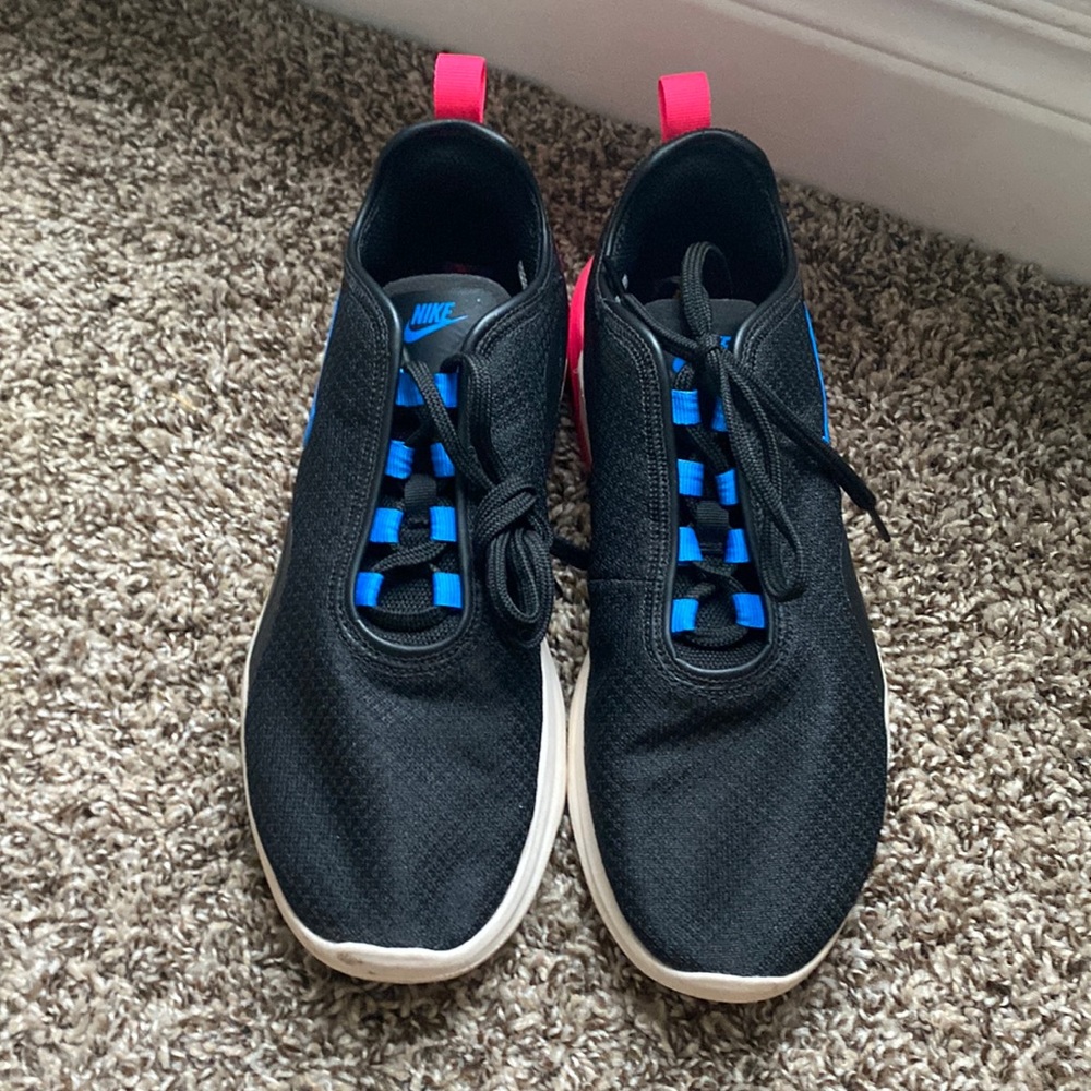Nike tennis shoes